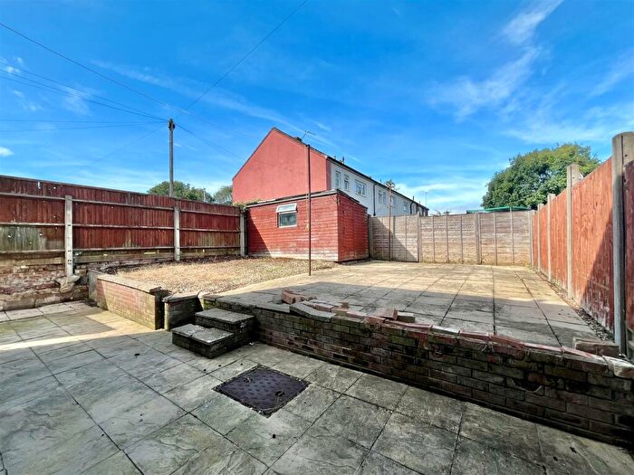 3 Bedroom End Of Terrace House For Sale In Badminton Road, Matson, Gloucester, GL4
