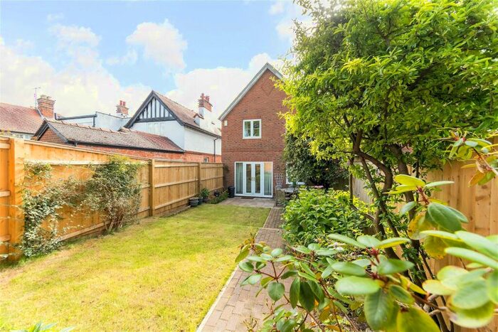 3 Bedroom Semi-Detached House For Sale In Dorchester-on-Thames, South Oxfordshire, OX10
