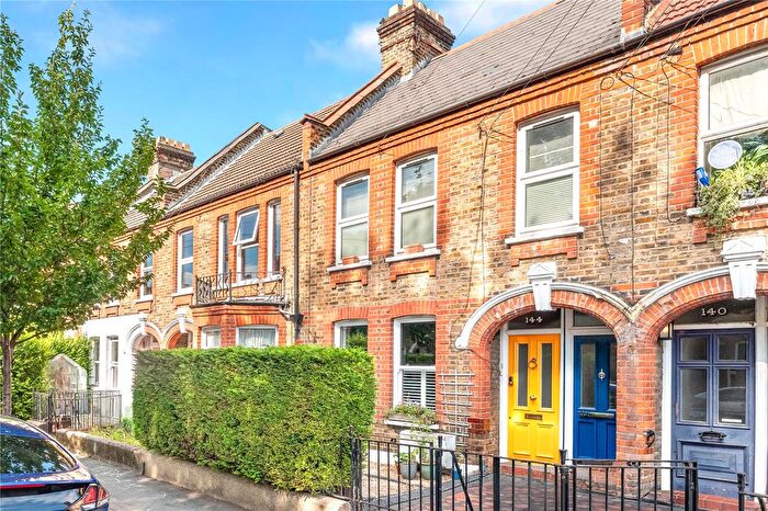 2 Bedroom Flat For Sale In Carr Road, Walthamstow, London, E17