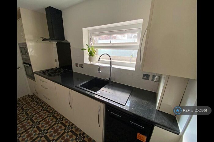 2 Bedroom End Of Terrace House To Rent In Highgrove Terrace, Reading, RG1
