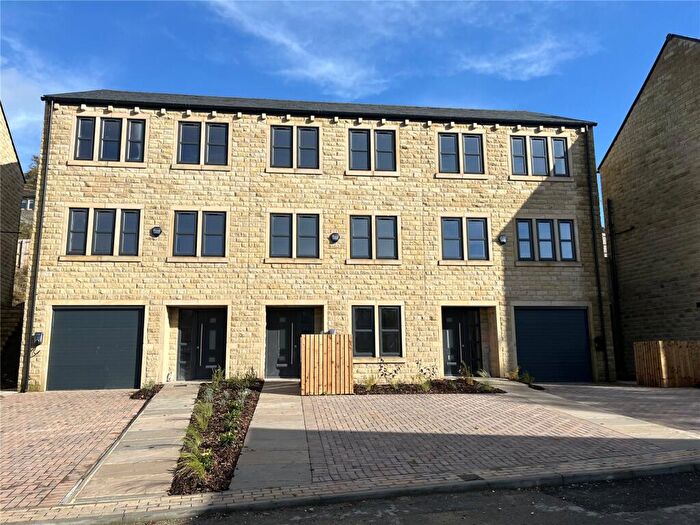 3 Bedroom End Of Terrace House For Sale In Hillcrest View, Huddersfield, West Yorkshire, HD7