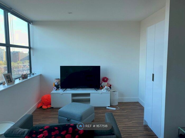 1 Bedroom Flat To Rent In West Point, Manchester, M16