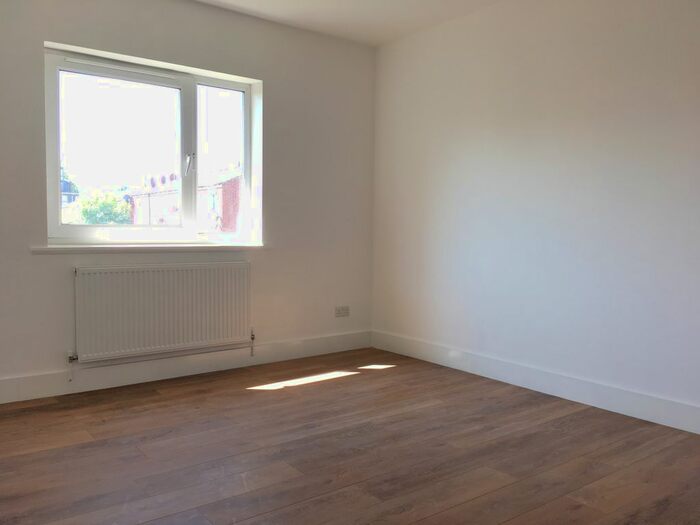 2 Bedroom Flat To Rent In Mount Pleasant Hill, London, E5