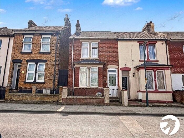 3 Bedroom Terraced House For Sale In Alexandra Road, Chatham, Kent, ME4