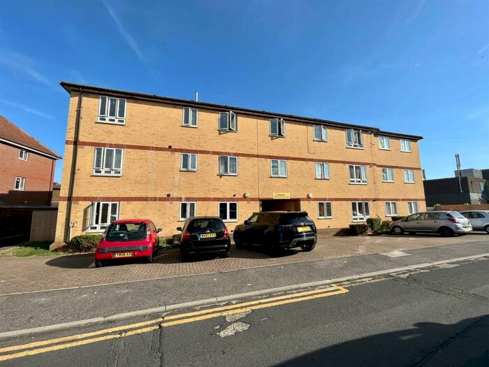 2 Bedroom Apartment To Rent In Round House Court, Hobbs Close, Cheshunt, EN8