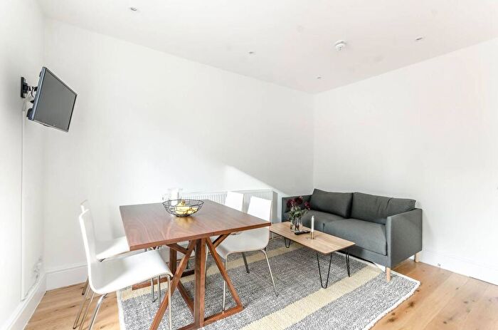2 Bedroom Flat To Rent In Bell Street, Marylebone, London, NW1