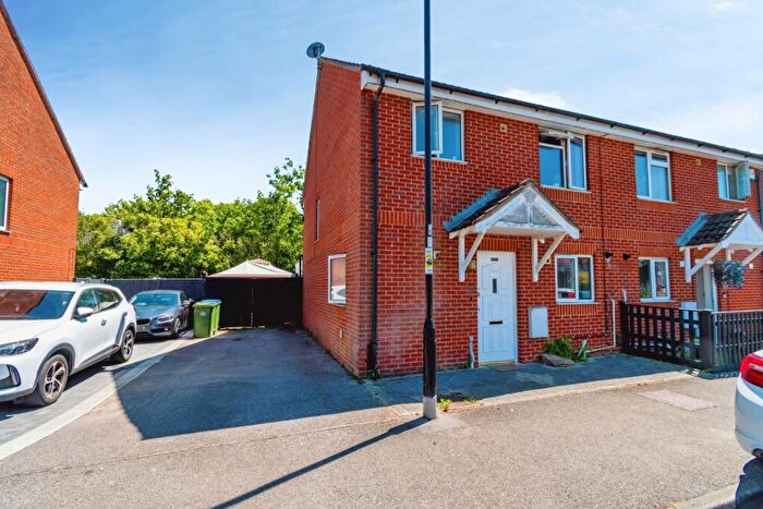 3 Bedroom Semi-Detached House For Sale In Leaside Way, Southampton, Hampshire, SO16