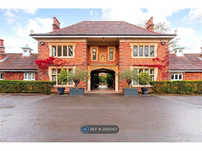 3 Bedroom Flat To Rent In Windsor Forest Court, Ascot, SL5