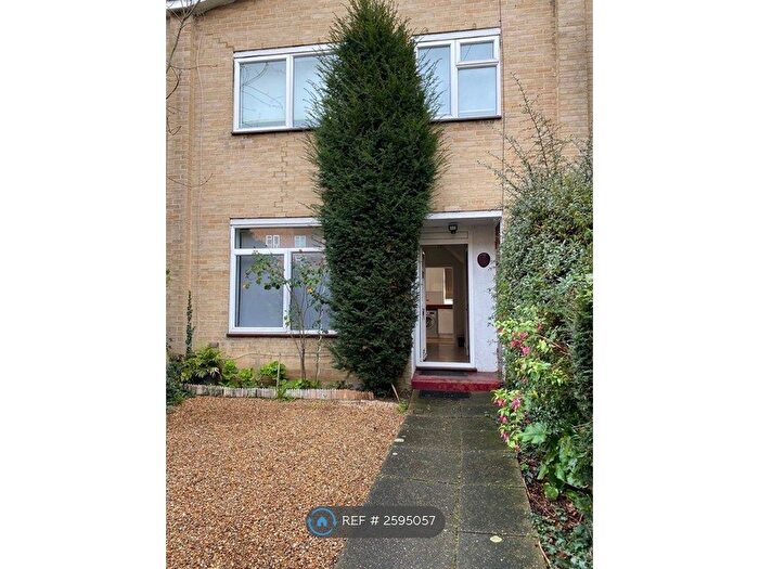 3 Bedroom Terraced House To Rent In Seeley Drive, London, SE21