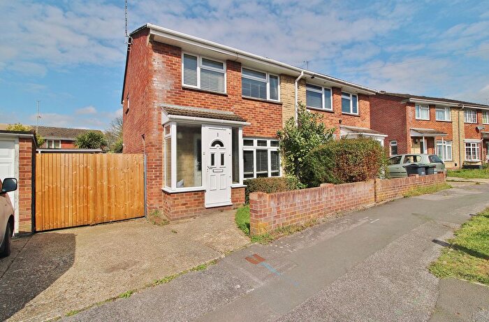 3 Bedroom Semi-Detached House For Sale In Place Crescent, Purbrook, PO7