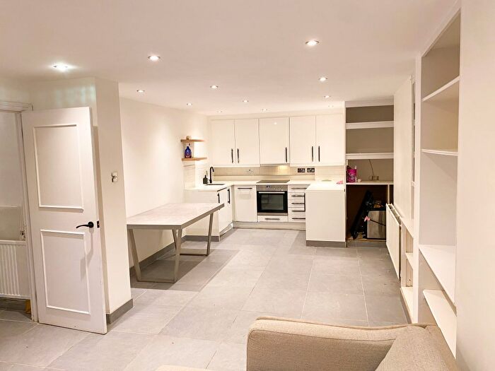 1 Bedroom Flat To Rent In Trinity Road, Wandsworth, SW17