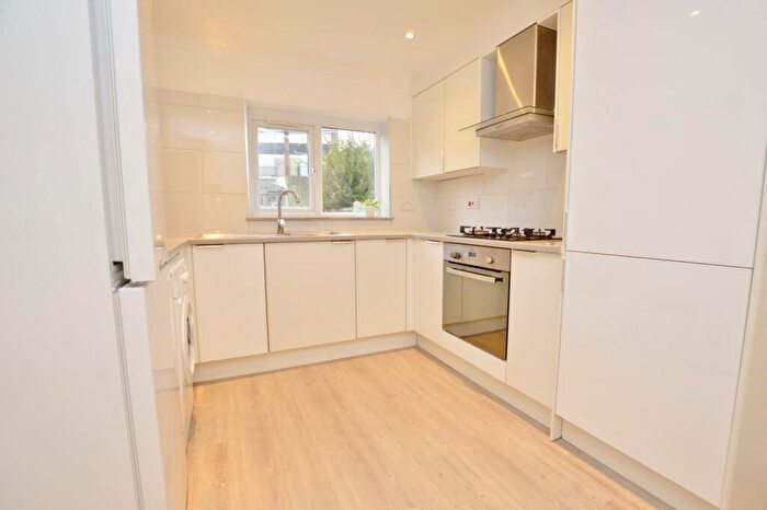 3 Bedroom Terraced House To Rent In Avenons Road, London, E13