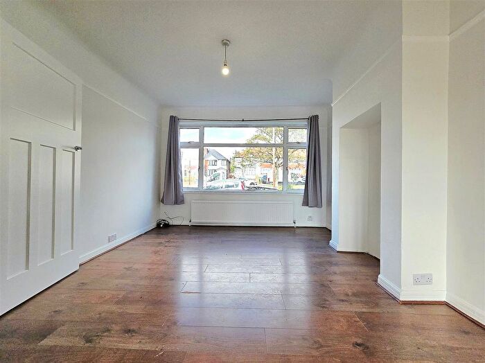 3 Bedroom End Of Terrace House To Rent In The Fairway, Northolt, UB5