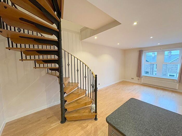 2 Bedroom Flat For Sale In Valley Drive, Harrogate, HG2