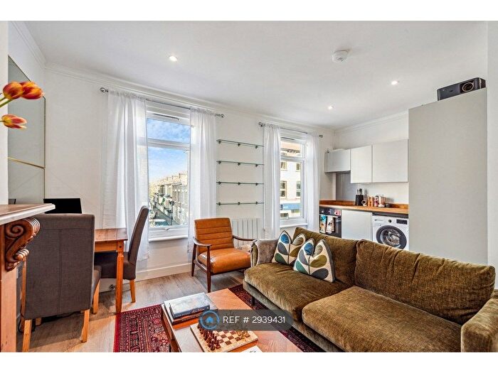 2 Bedroom Flat To Rent In Battersea Park Road, London, SW11