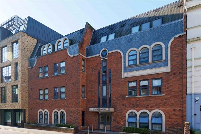 2 Bedroom Apartment For Sale In Greyfriars Road, Reading, Berkshire, RG1