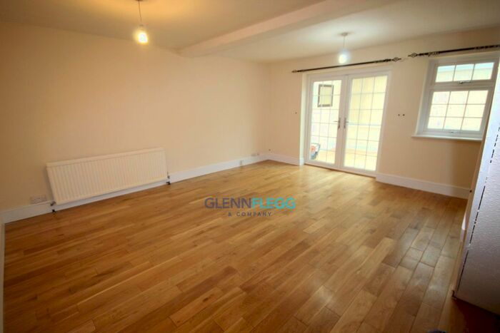 3 Bedroom Property To Rent In Rochfords Gardens, Slough, SL2