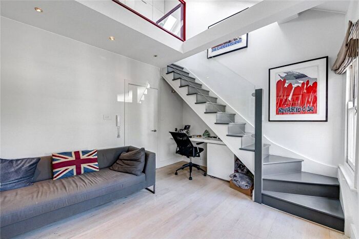 3 Bedroom Flat To Rent In Cranbury Road, Fulham, London, SW6