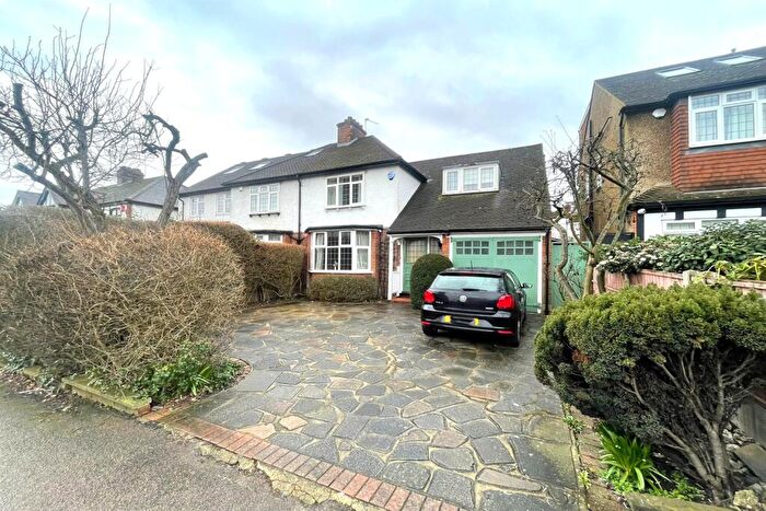 4 Bedroom Semi Detached House To Rent In Palmerston Road, Buckhurst Hill, IG9
