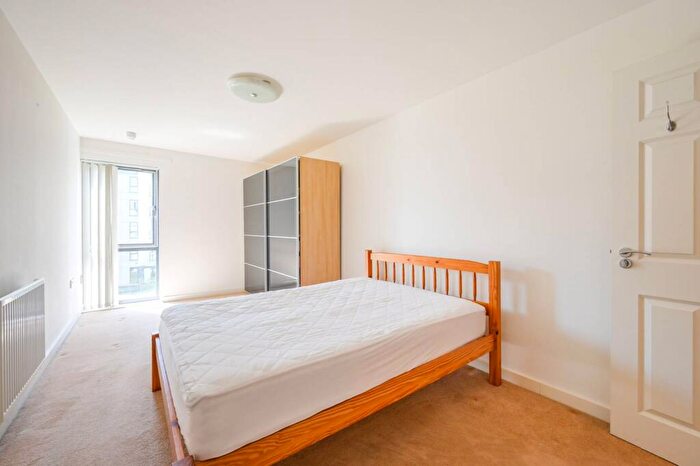 2 Bedroom Flat To Rent In Baythorne House, Canning Town, London, E16