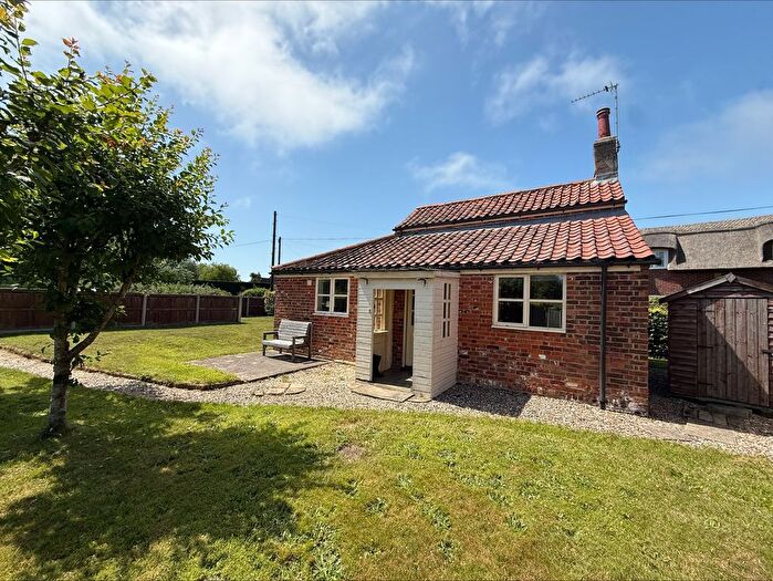 2 Bedroom Detached House For Sale In Idyllic Cottage In Church Road, Potter Heigham, NR29