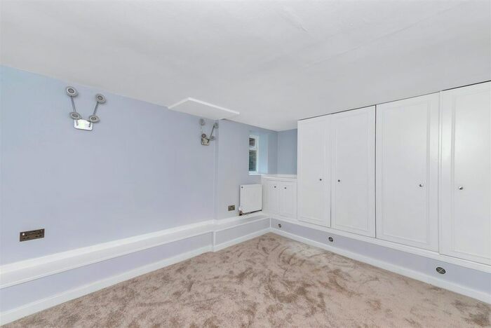 1 Bedroom Flat To Rent In New Kings Road, London, SW6