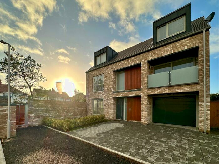 5 Bedroom Country House To Rent In The Pines, Formby, Merseyside, L37