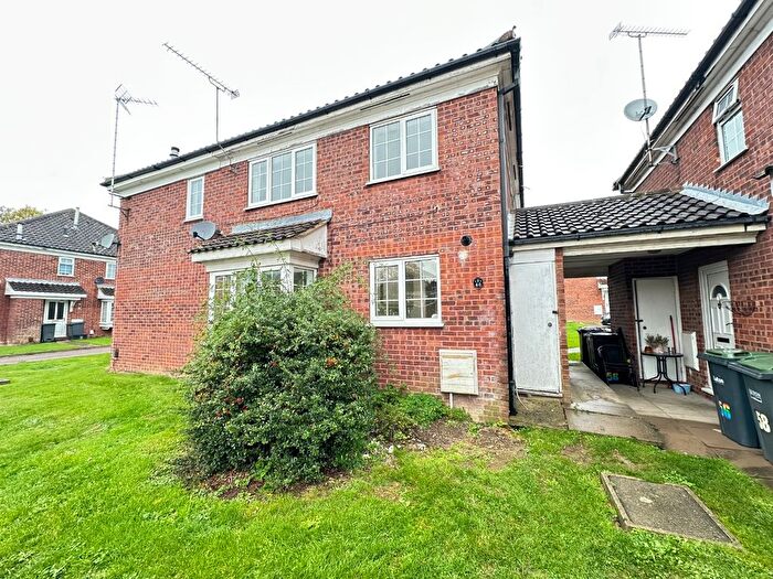 2 Bedroom End Terrace House To Rent In Milverton Green, Luton, Bedfordshire, LU3