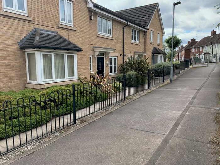 3 Bedroom House To Rent In Baden Powell Road, Chesterifeld, S40