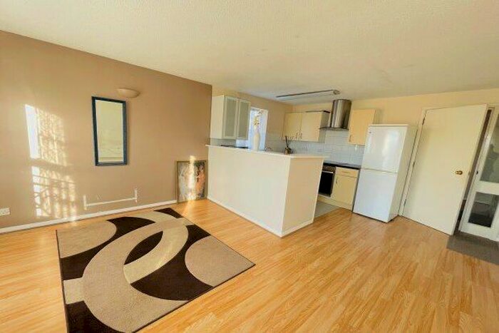 2 Bedroom Flat To Rent In Tollgate Road, London E6