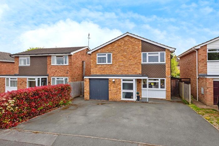 4 Bedroom Detached House For Sale In Clayton Drive, Guildford, Surrey, GU2
