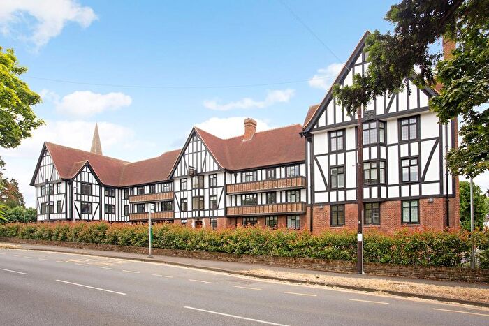 1 Bedroom Flat To Rent In Queens Close, Lammas Lane, KT10