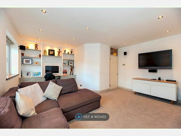 3 Bedroom Maisonette To Rent In Haydons Road, London, SW19