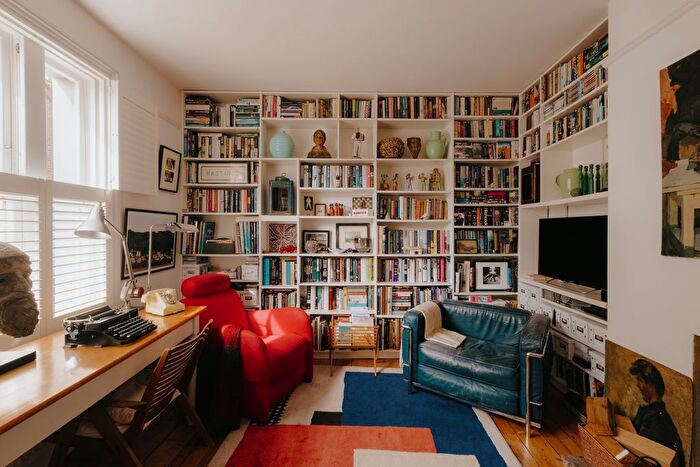 2 Bedroom Flat For Sale In Courthouse Street, Hastings, TN34