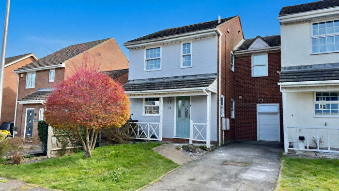 4 Bedroom Link Detached House For Sale In Hurst Place, Rainham, Kent, ME8