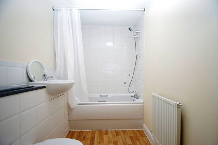 2 Bedroom Flat To Rent In Edison Court, Watford, WD18