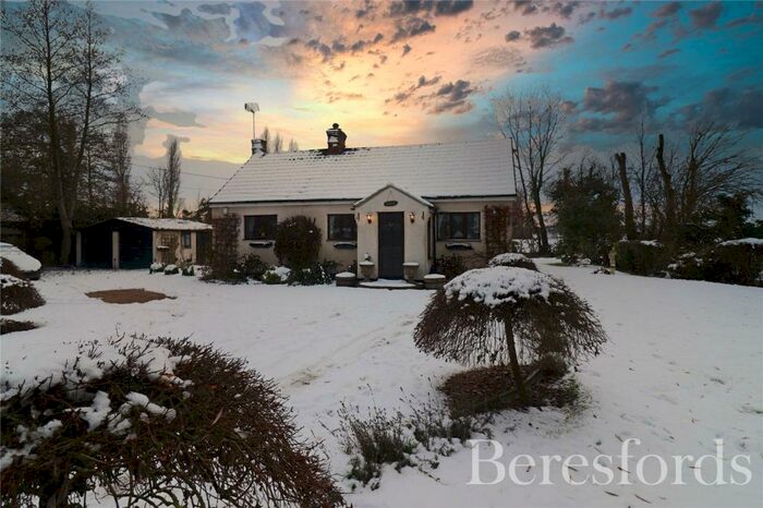 3 Bedroom Bungalow For Sale In Roxwell Road, Writtle, CM1