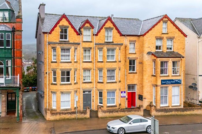 2 Bedroom Apartment For Sale In High Street, Llandrindod Wells, LD1