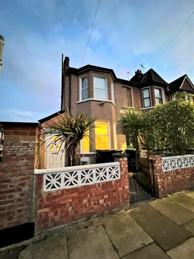 4 Bedroom End Of Terrace House To Rent In Woodlands Park Road, London N15