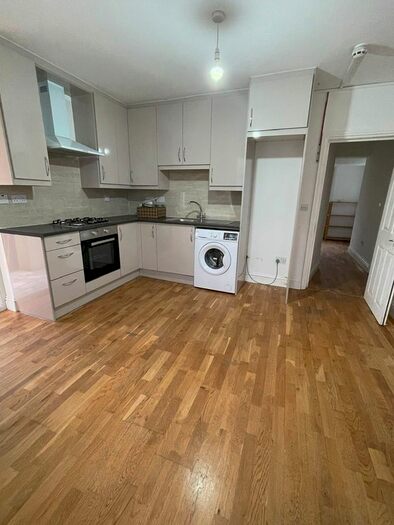 2 Bedroom Flat To Rent In High Street, Cranford, Hounslow TW5