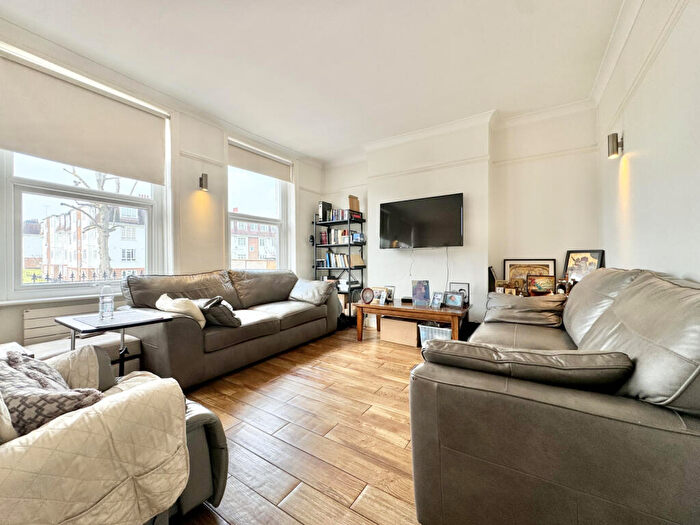 2 Bedroom Flat For Sale In Eversley Park Road, Winchmore Hill, N21