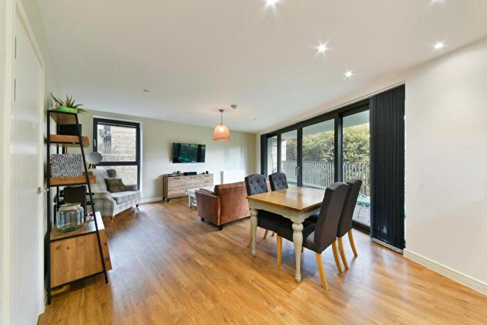 2 Bedroom Apartment For Sale In Kingfisher Heights, Bramwell Way, E16