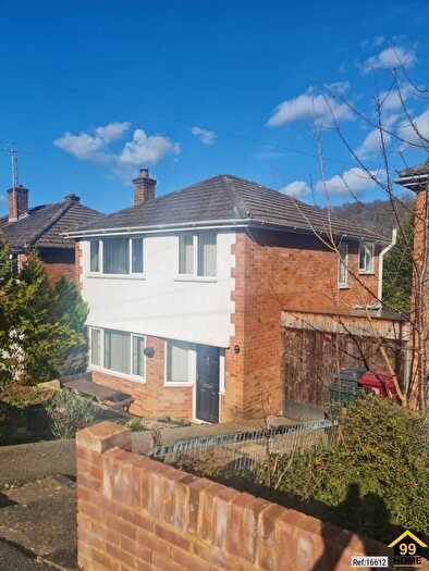3 Bedroom Detached House For Sale In Sheridan Avenue, Caversham, Berkshire, RG4