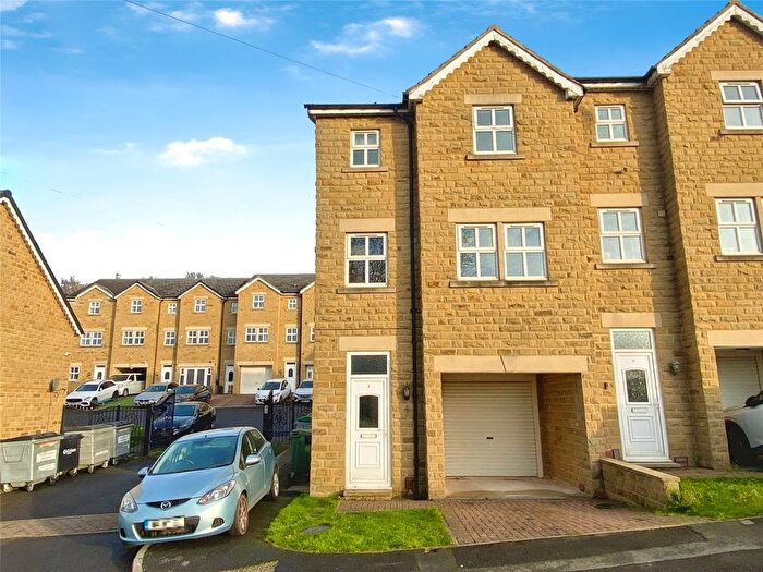 3 Bedroom End Terrace House For Sale In Oakwood Mews, Soothill, Batley, WF17