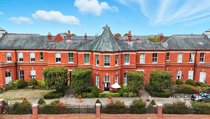 2 Bedroom Apartment For Sale In Hampstead Avenue, Wentworth House Hampstead Avenue, IG8