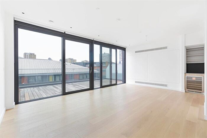 3 Bedroom Apartment To Rent In The Makers Building, N1