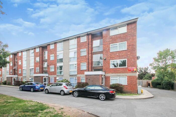 1 Bedroom Flat To Rent In Sycamore Close, Northolt, UB5