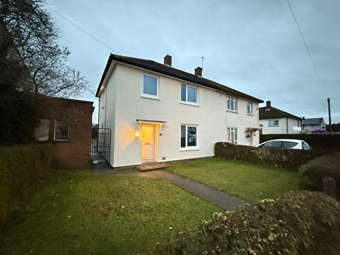 3 Bedroom Semi-Detached House To Rent In Lindisfarne Road, NN17