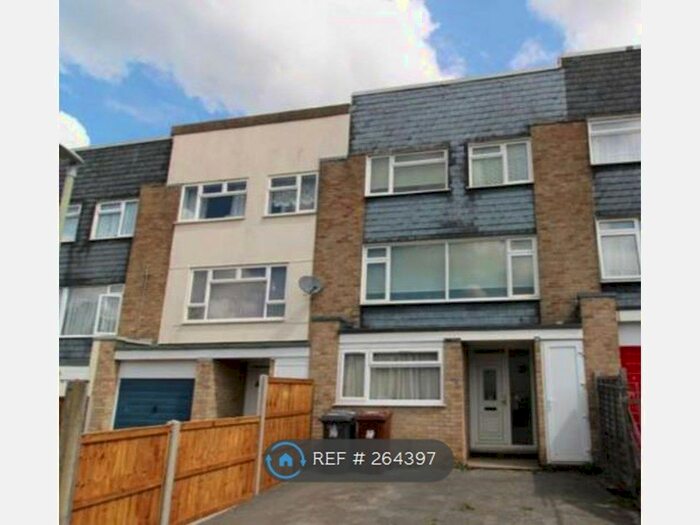5 Bedroom Terraced House To Rent In Willow Way, Potters Bar, EN6