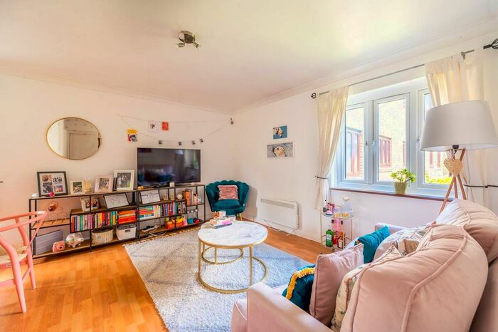 1 Bedroom Flat To Rent In Hillbury Road, Heaver Estate, London, SW17
